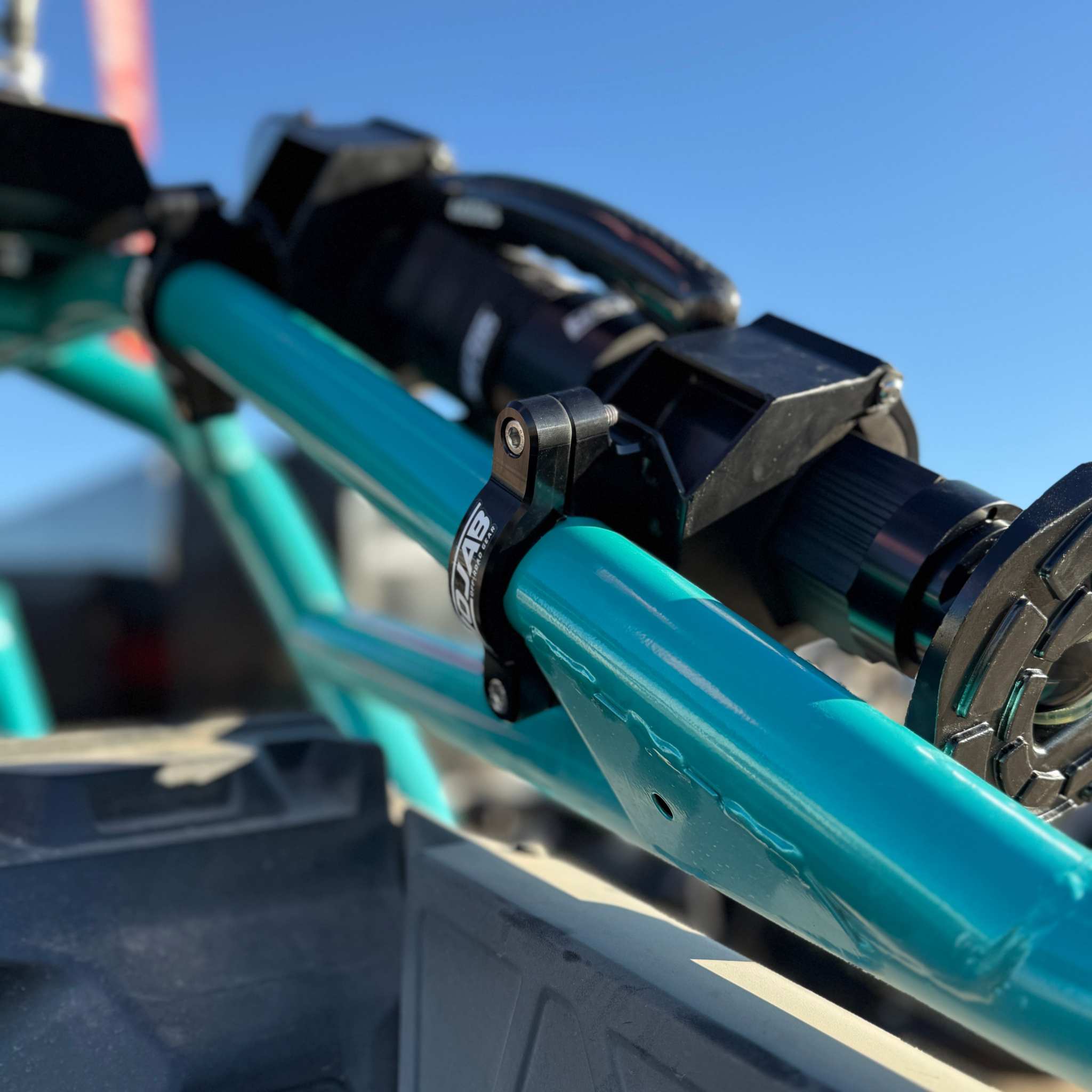 Tube adapter for hydraulic jack mounting clamp (pair) Expected to be delivered during the week commencing September 14th
