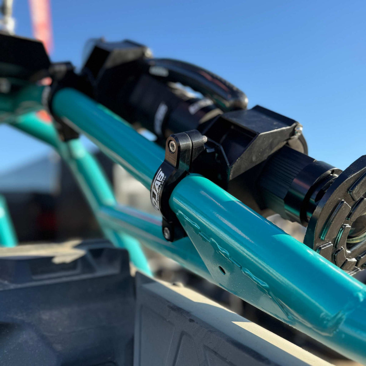 CarbonPro SXS Hydraulic Jack with carbon fiber handle and heavy-duty mounting clamps for side-by-side and ATV use