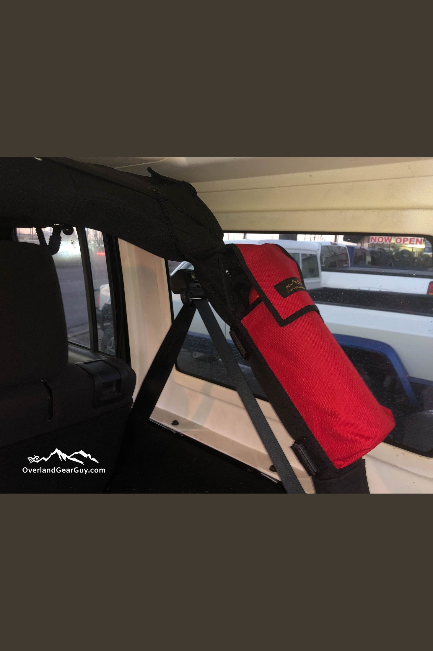 Heavy-Duty Jeep Fire Extinguisher Pouch Roll Bar for Secure Off-Road Travel
