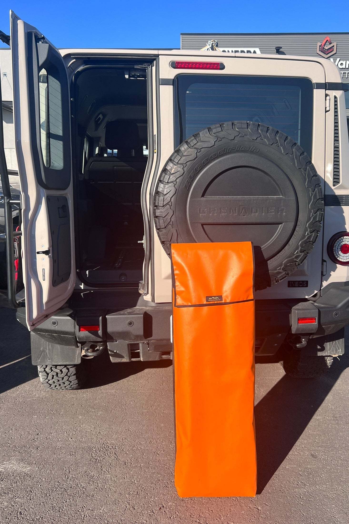 Durable Traction Recovery Board Storage Bag for Off-Road Adventures