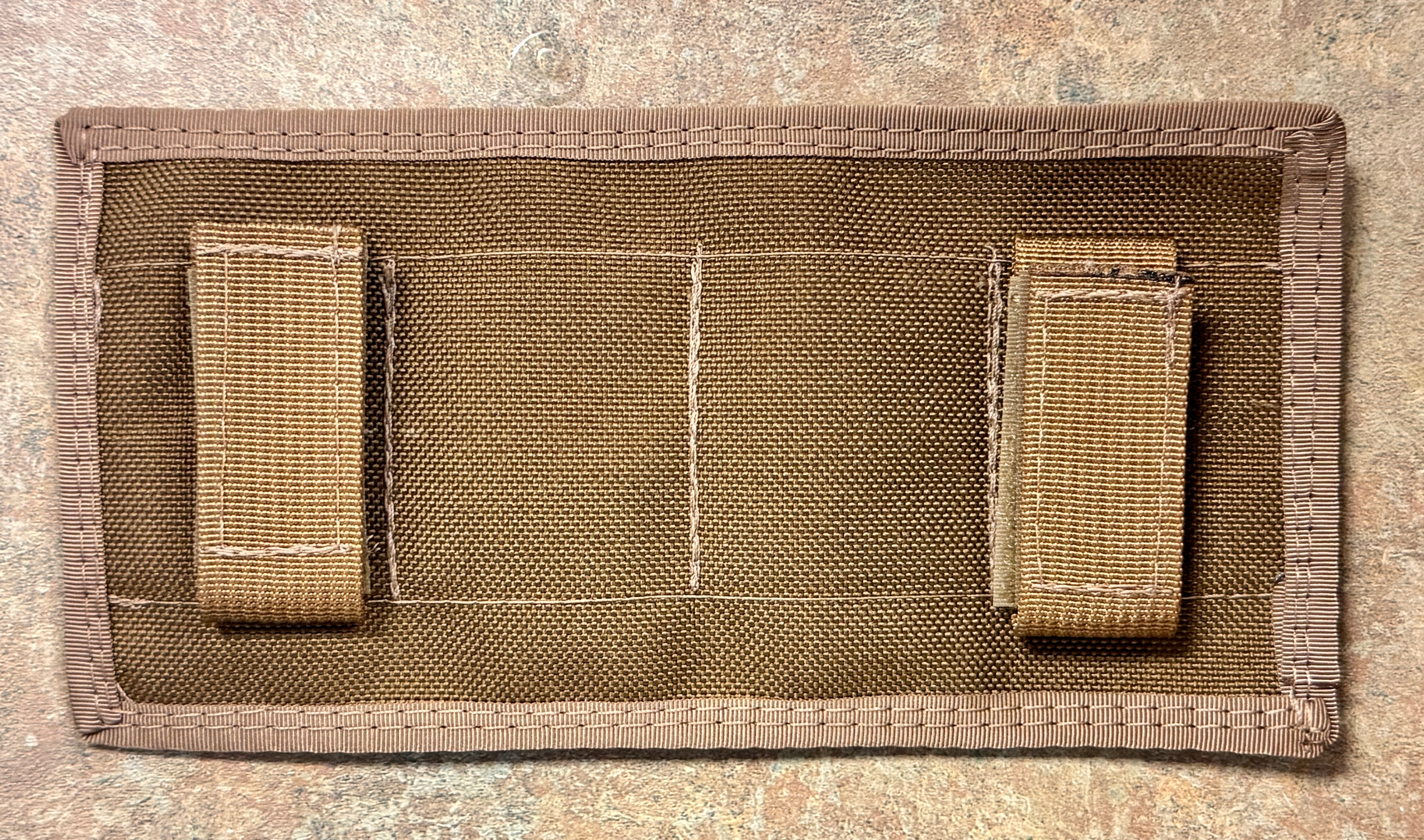 Organizador de cables de madera de secuoya