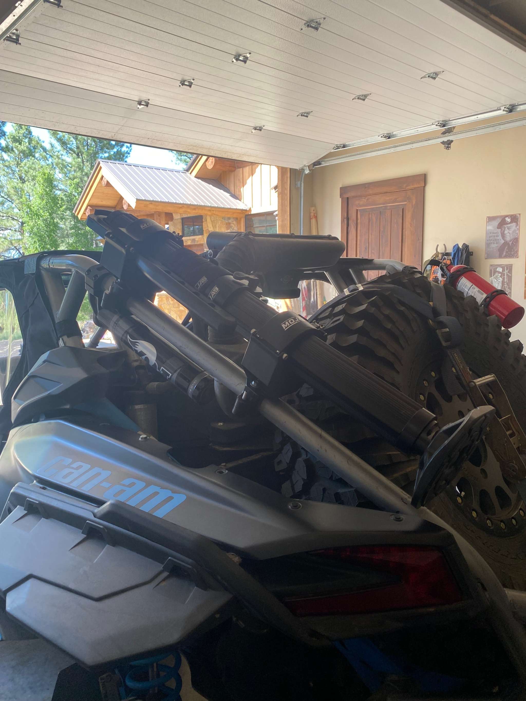 CarbonPro SXS Hydraulic Jack for Effortless Lifting - Up to 4,400 LBS.