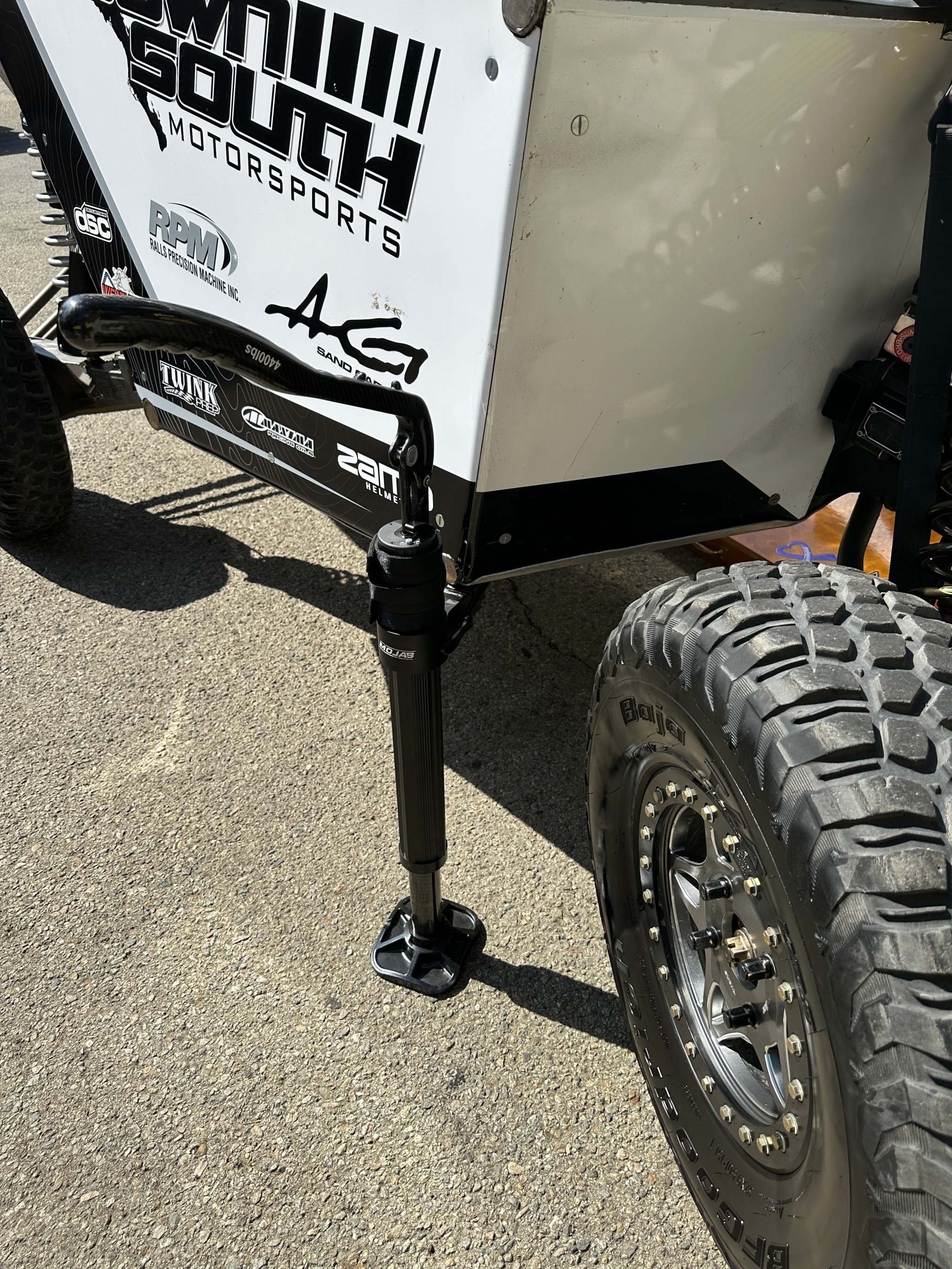 CarbonPro SXS Hydraulic Jack for Effortless Lifting - Up to 4,400 LBS.