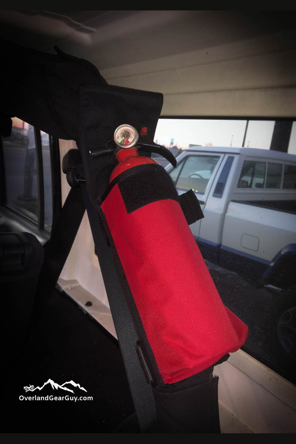 Heavy-Duty Jeep Fire Extinguisher Pouch Roll Bar for Secure Off-Road Travel