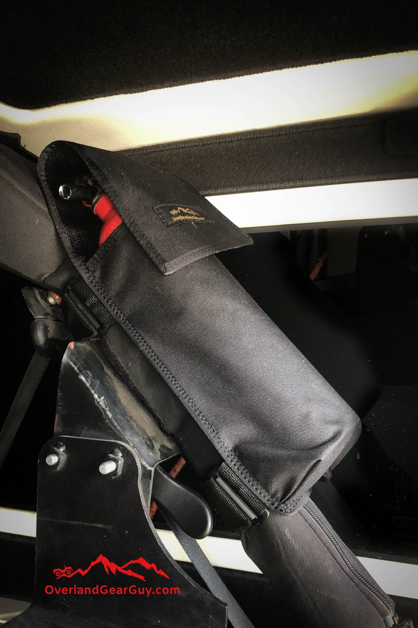 Heavy-Duty Jeep Fire Extinguisher Pouch Roll Bar for Secure Off-Road Travel