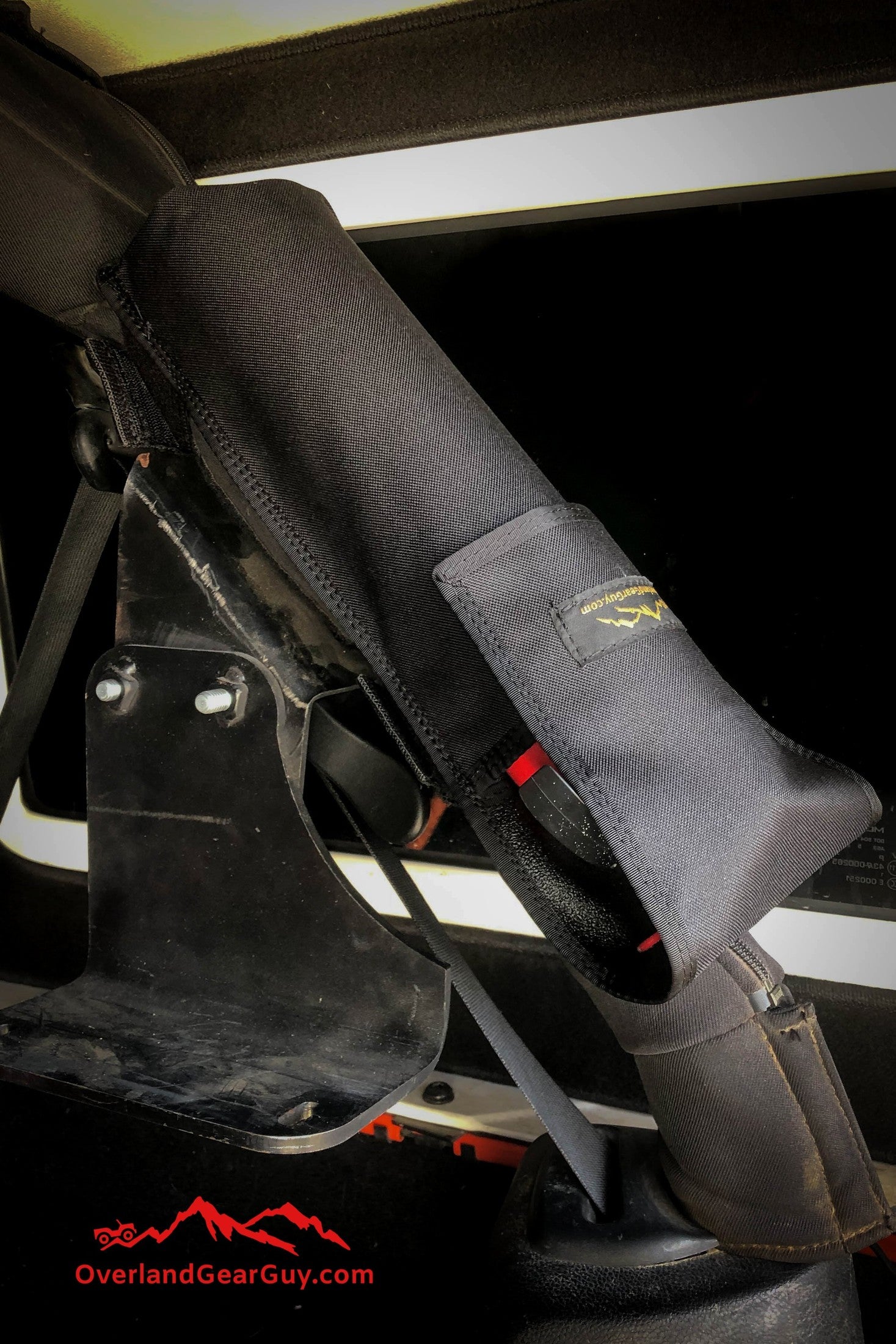 Heavy-Duty Jeep Fire Extinguisher Pouch Roll Bar for Secure Off-Road Travel