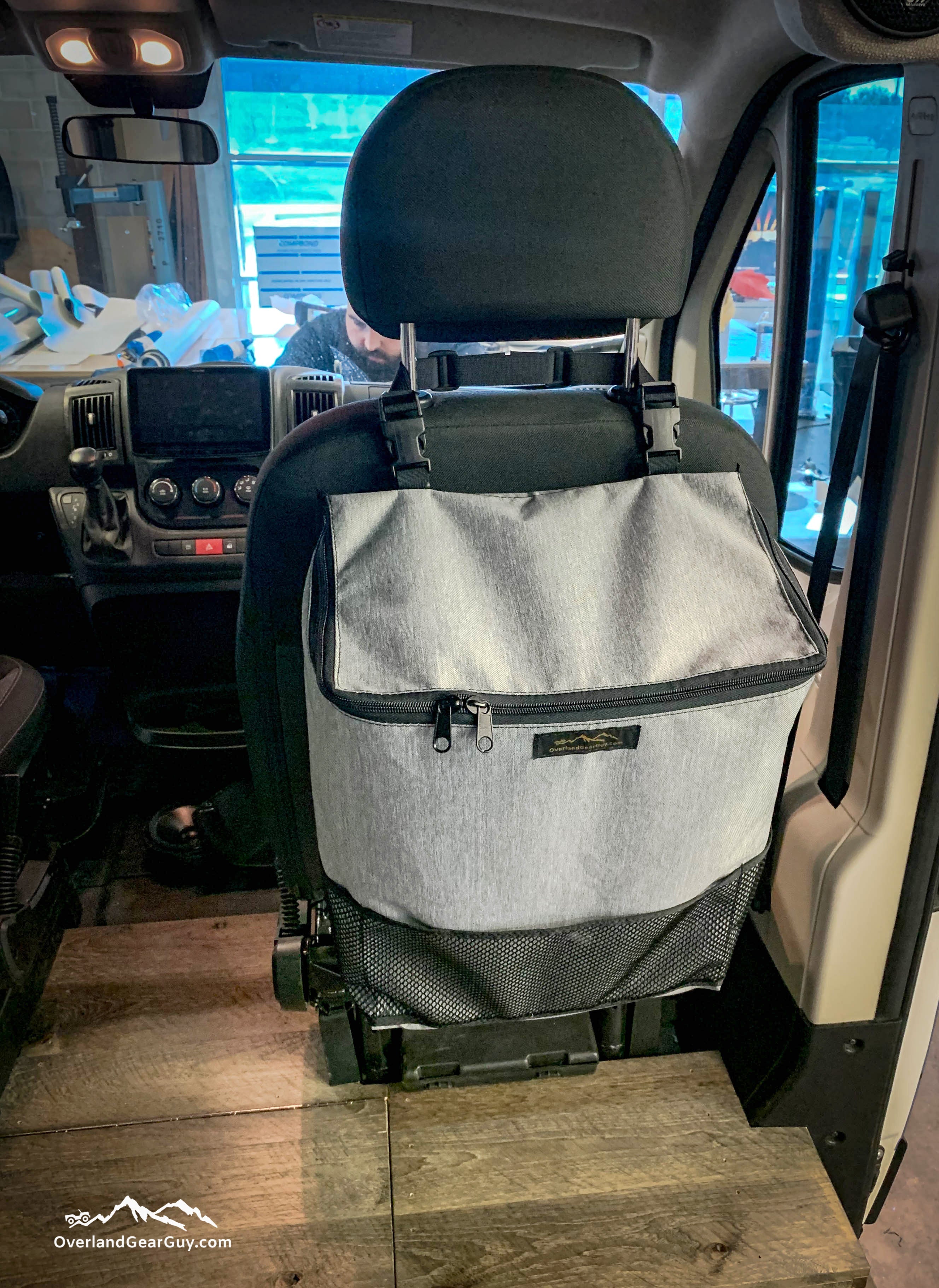 Mejore la organización del vehículo con nuestra bolsa de basura grande para reposacabezas
