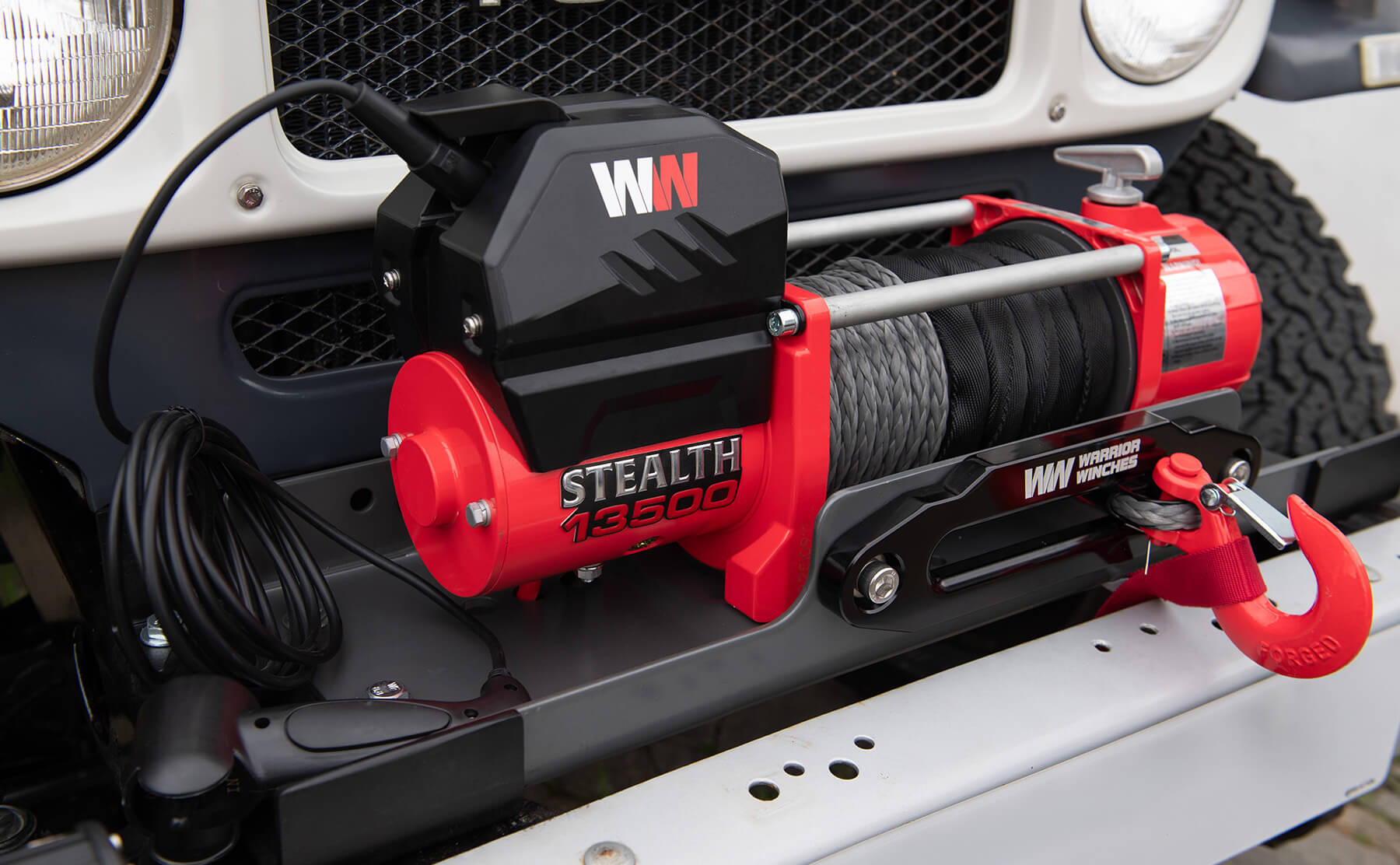 Stealth 13,500lb 12v Electric Winch - Synthetic Rope