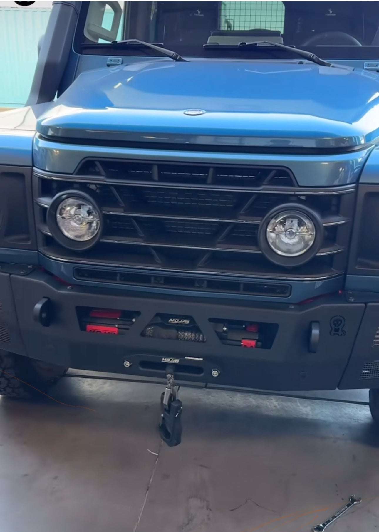 Electric Winch - 13,500 lb Capacity for Heavy Duty Recovery